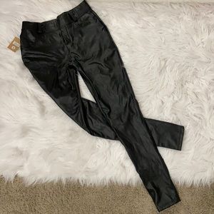NWT Scrunch Butt leather leggings